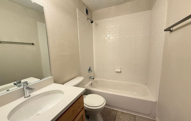 2 beds, 2 baths, 950 sqft, $1,704, Unit WWK-301