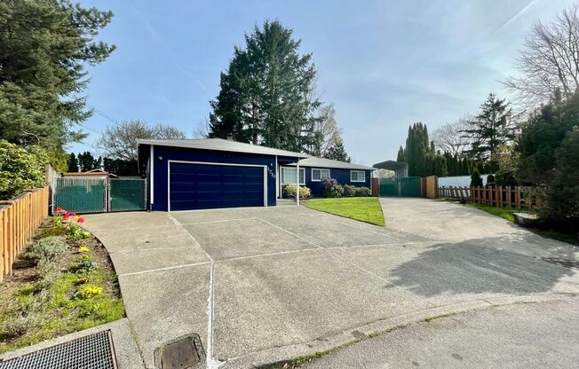 3Bd/2Ba Beaverton House with RV Parking and New Flooring!!! Washer/Dryer Included!!
