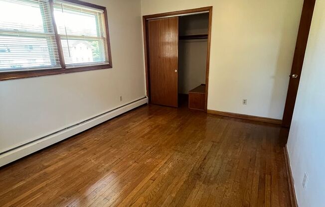 2 beds, 1 bath, 903 sqft, $1,240, Unit G-4