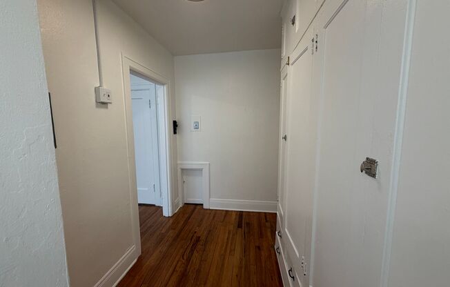 Studio, 1 bath, 320 sqft, $1,129, Unit 14