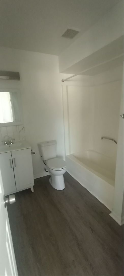 1 bed, 1 bath, $925, Unit # 4