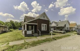 1109 E 8 ST