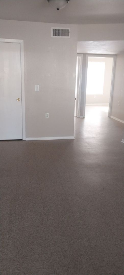 2 beds, 1 bath, 750 sqft, $700, Unit CC177