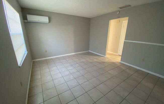 2 beds, 1 bath, $1,295