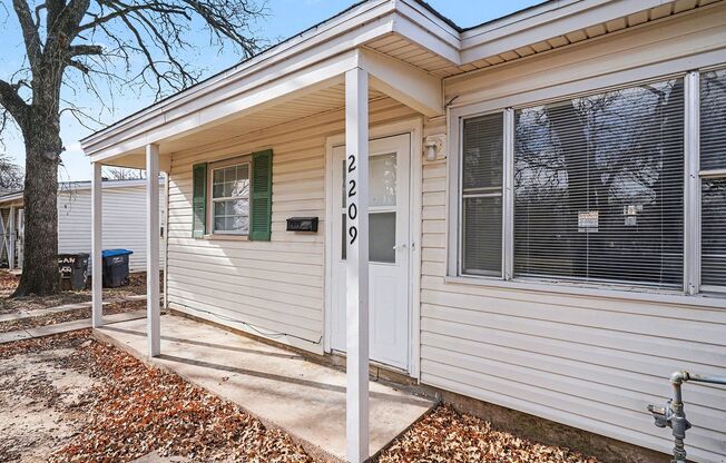 HOUSING VOUCHERS ACCEPTED! Welcome to 2209 Barbell Lane in Fort Worth!