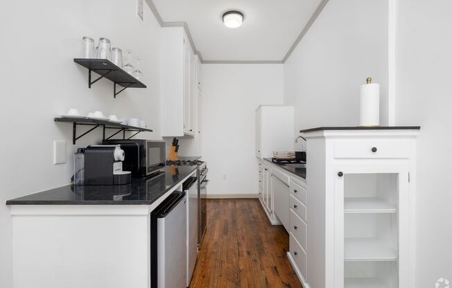 1 bed, 1 bath, 650 sqft, $2,500, Unit 103