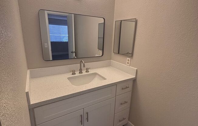 2 beds, 1.5 baths, $1,600, Unit # 1046