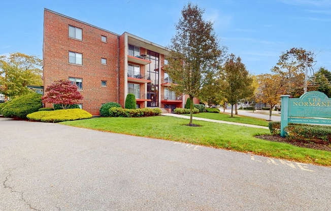 2 beds, 1 bath, 750 sqft, $2,395, Unit 42