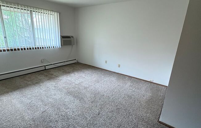 3 beds, 1.5 baths, 1,137 sqft, $1,599, Unit 4058 - 5
