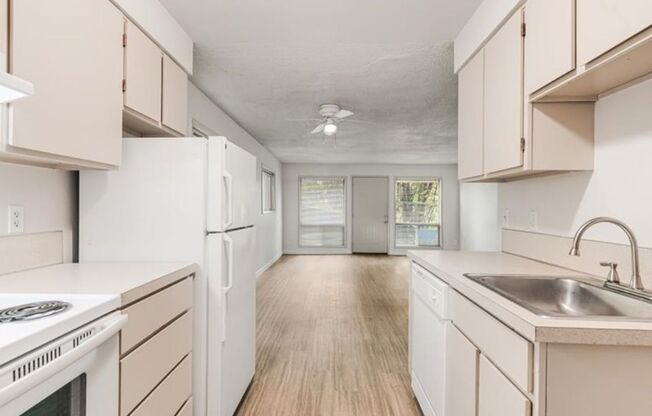 2 beds, 1 bath, 950 sqft, $1,750, Unit 37