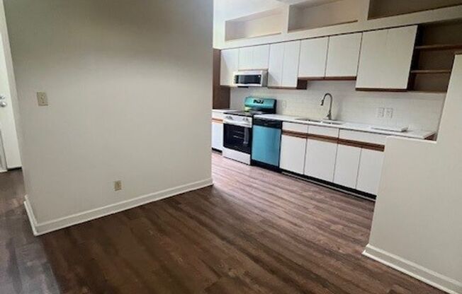 2 beds, 1 bath, 850 sqft, $1,250, Unit 102