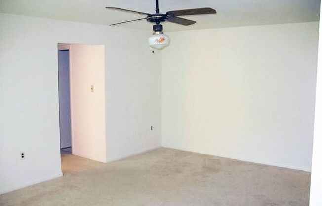 Spacious, 2 Bed 1 Bath Condo In Fantastic Mclean Chase Location – Minutes To Tysons