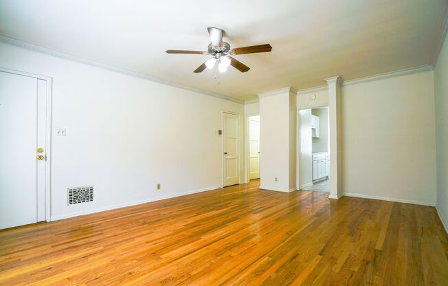 8551-8561 Holloway Dr