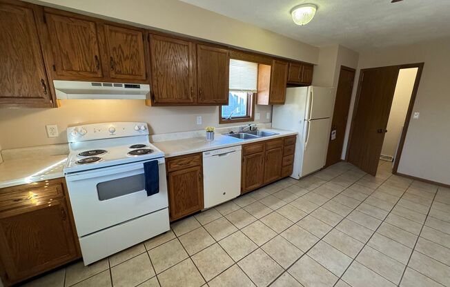 3 beds, 2 baths, $1,650