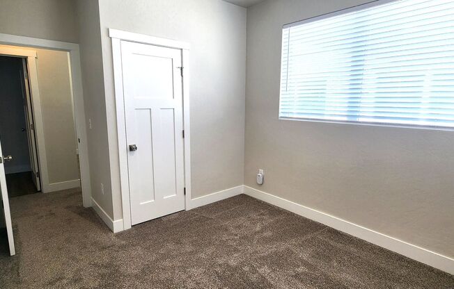 3 beds, 2.5 baths, $2,650, Unit 105