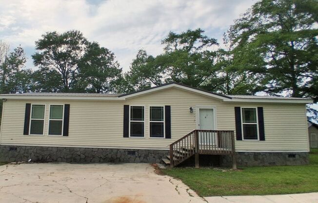 Charming 3 Bedroom, 2 Bath Home in Ohatchee, AL