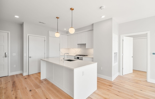 2 beds, 2 baths, 902 sqft, $4,500, Unit 710