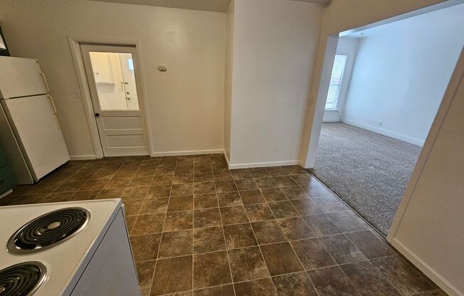 2 beds, 1 bath, $1,250, Unit 303 Colusa St