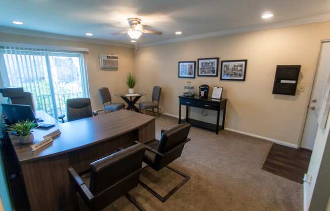 This is a picture of the living room a 549 square foot 1 bedroom, 1 bath apartment at Romaine Court Apartments in the Oakley neighborhood of Cincinnati, Ohio.