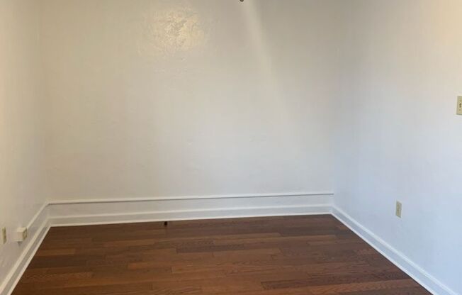 2 beds, 1 bath, $1,850, Unit 201A