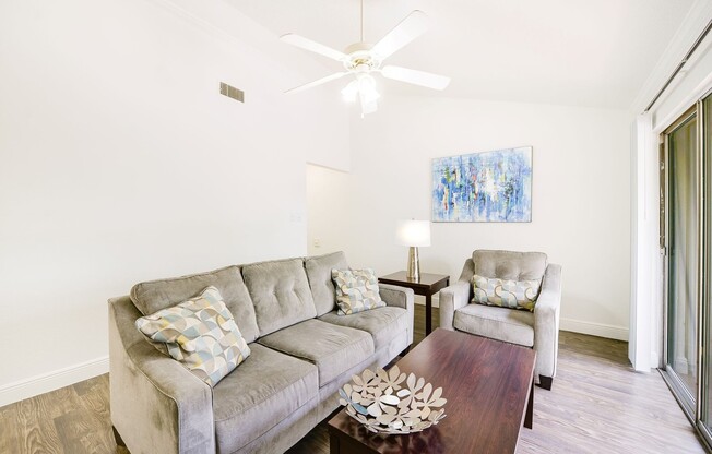 2 beds, 1 bath, 825 sqft, $1,295, Unit 208