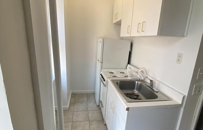 1 bed, 1 bath, $2,900, Unit 5-B