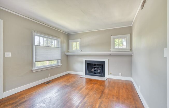 Charming remodeled craftsman blocks away from Drake Park