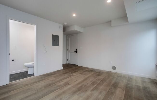 1 bed, 1 bath, 305 sqft, $1,955, Unit 4840-7