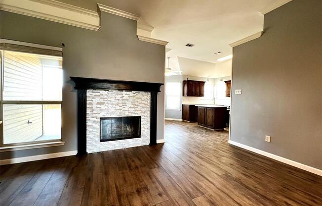537 MEADOWCREST DR
