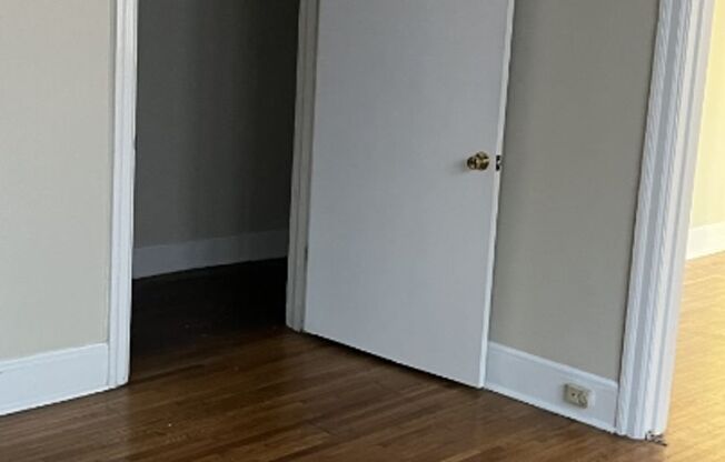 1 bed, 1 bath, $895, Unit 2
