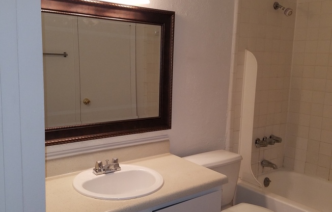 1 bed, 1 bath, 714 sqft, $840, Unit *606