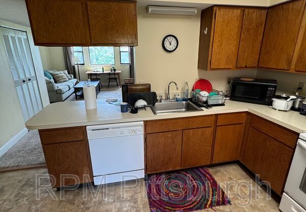 3242 NIAGARA SQ