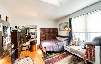 Bright & Spacious Brighton Studio – Available September 1st