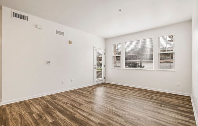 2 beds, 1 bath, 948 sqft, $1,750, Unit 173