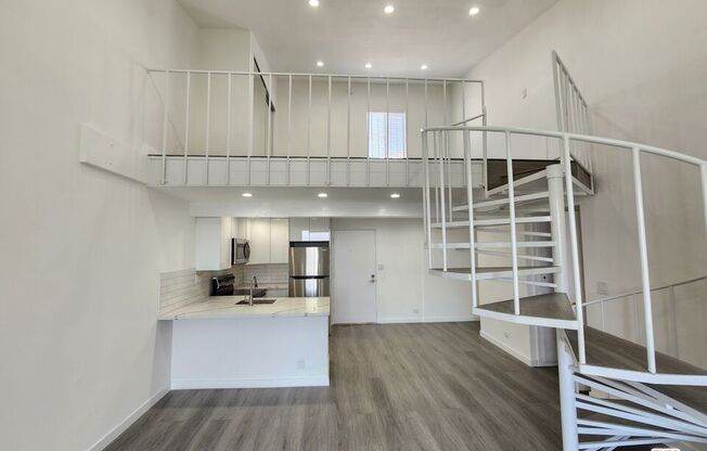 2 beds, 1 bath, 836 sqft, $3,700, Unit 555