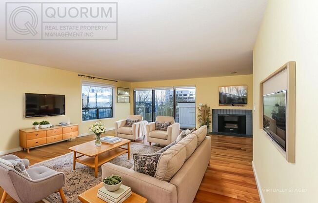 Spectacular Top Floor Condo with Stunning Views in Queen Anne