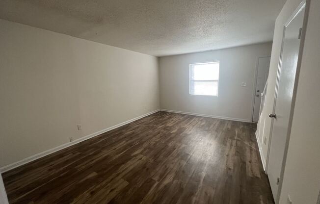 1833 Merritt Dr Apt E