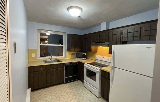 2 beds, 2 baths, 1,093 sqft, $2,400, Unit 613