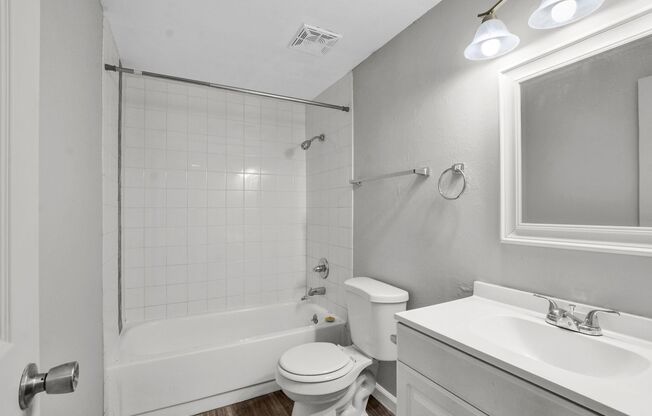 2 beds, 1 bath, 787 sqft, $1,345, Unit Unit 05