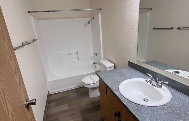 2 beds, 1 bath, 875 sqft, $1,325, Unit 127-21