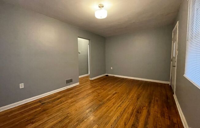 Cozy 2 Bedroom/ 1 Bathroom Home in Gary, IN