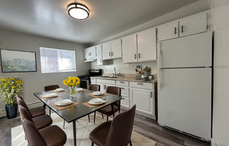 3 beds, 1 bath, $2,250, Unit 1733-4