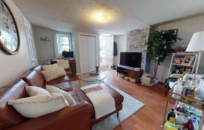 34 B LEXINGTON ST