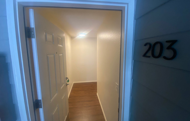 13716 15 AVE NE