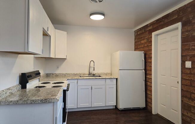 1000-1002 S. Dorsey Lane