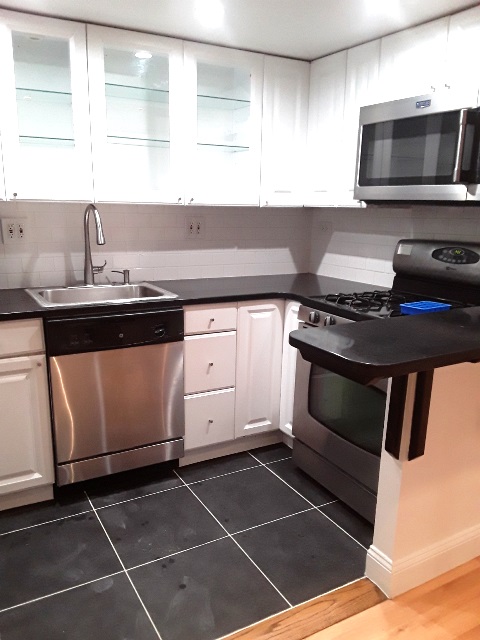 1 bed, 1 bath, 720 sqft, $3,950, Unit 4G