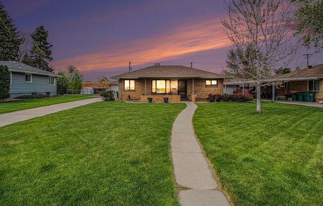 3Bed/2Bath Home in Littleton with a Fenced Backyard