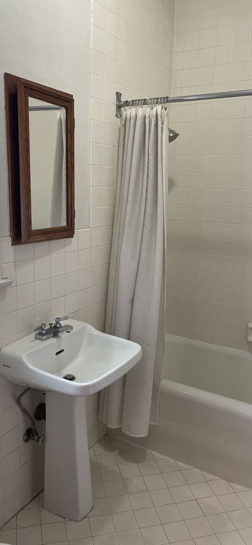 Studio, 1 bath, 450 sqft, $1,995, Unit E