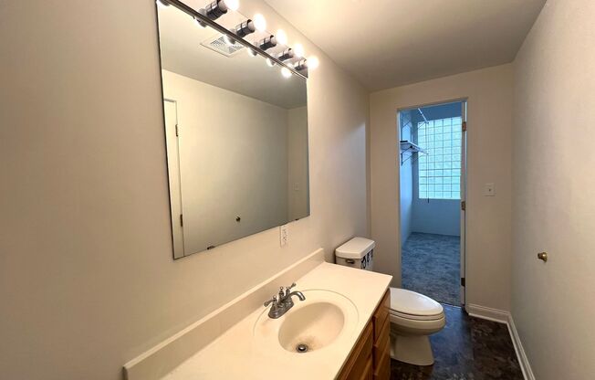 Studio, 1 bath, $1,350, Unit A321 1/2-3