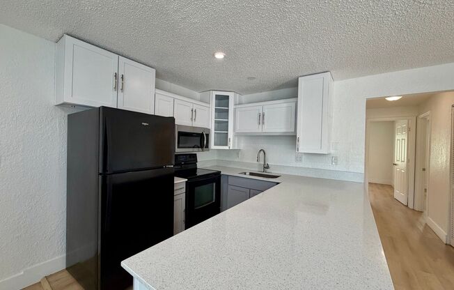 2 beds, 1 bath, 889 sqft, $1,699, Unit 10-5215